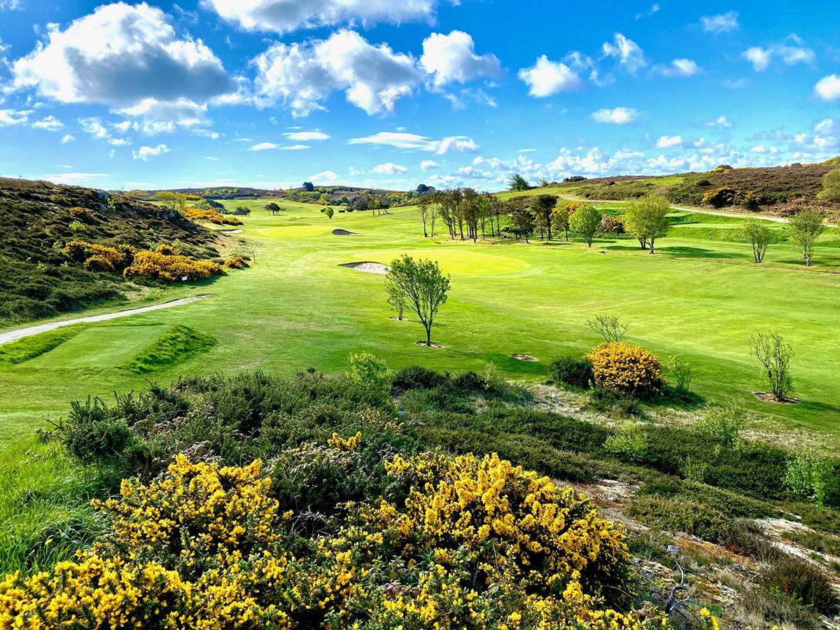 Coastal golf in Dublin at Howth Golf Club overlooking the Irish Sea